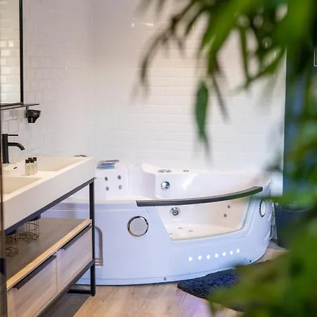 Capsule Temps Suspendu - Balneo, Cinema & Billard Apartman Valenciennes