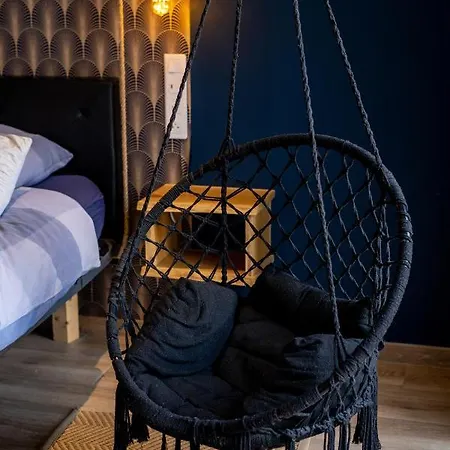 Apartman Capsule Temps Suspendu - Balneo, Cinema & Billard