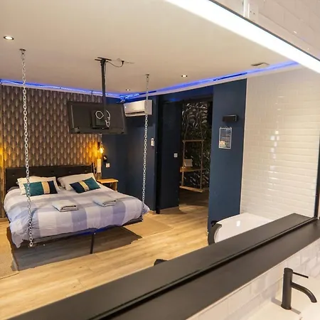 Apartman Capsule Temps Suspendu - Balneo, Cinema & Billard