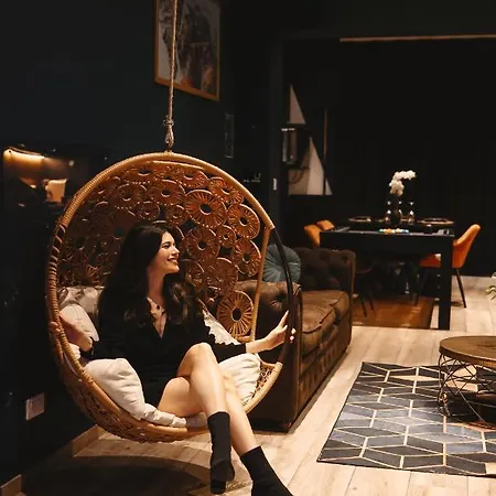 Capsule Temps Suspendu - Balneo, Cinema & Billard Apartman *