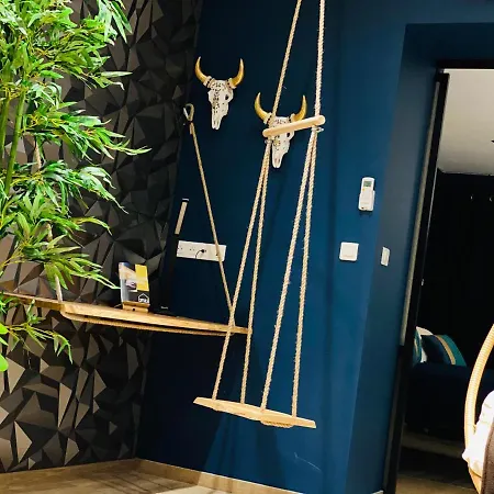 Capsule Temps Suspendu - Balneo, Cinema & Billard Apartman *