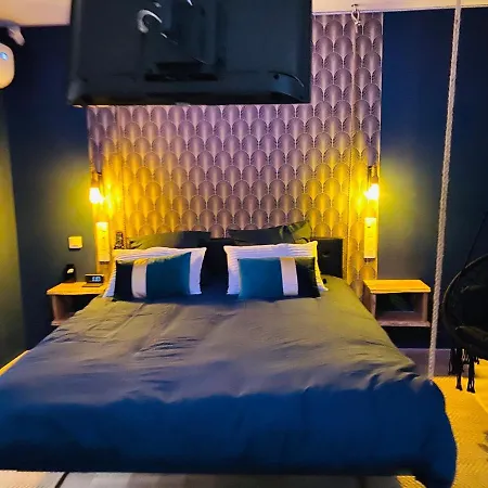 Apartman Capsule Temps Suspendu - Balneo, Cinema & Billard