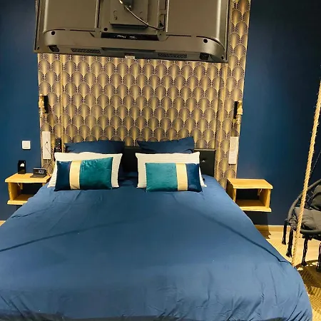 Capsule Temps Suspendu - Balneo, Cinema & Billard Apartman