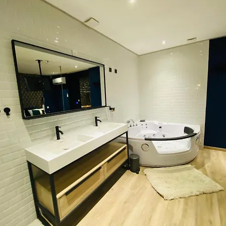 Appartamento Capsule Temps Suspendu - Balnéo, Cinema&billard