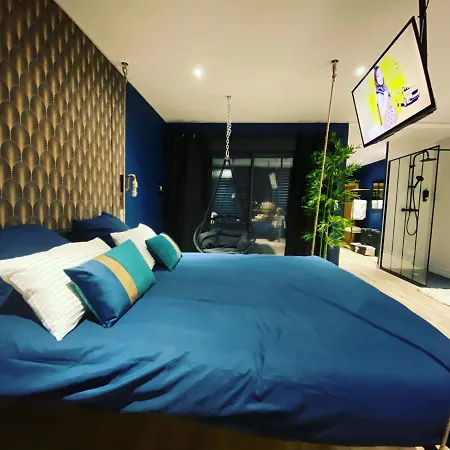 Capsule Temps Suspendu - Balneo, Cinema & Billard Apartman