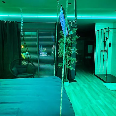 Appartamento Capsule Temps Suspendu - Balnéo, Cinema&billard