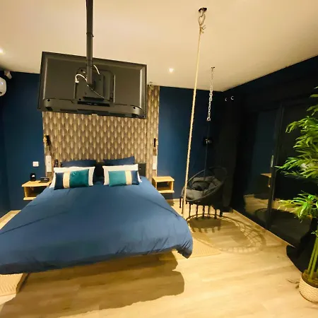 Capsule Temps Suspendu - Balneo, Cinema & Billard Apartman